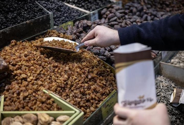 Yılbaşı öncesi kuru yemiş alışverişi başladı