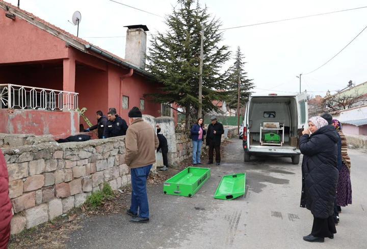 Evinde sobadan çıkan yangında öldü