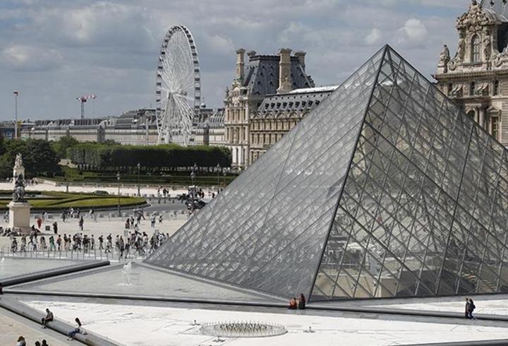 Soyulan Louvre Müzesi’ne demir parmaklık önlemi