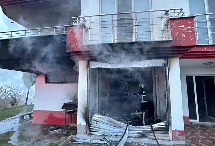 Samsun'da yangın çıkan binada hasar oluştu