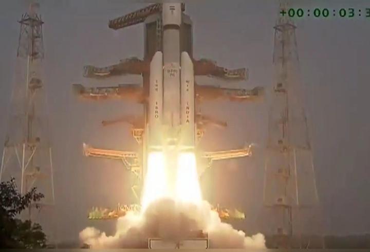 Hindistan uzay tarihi yazdı: 6 tonluk uydu alçak yörüngeye fırlatıldı