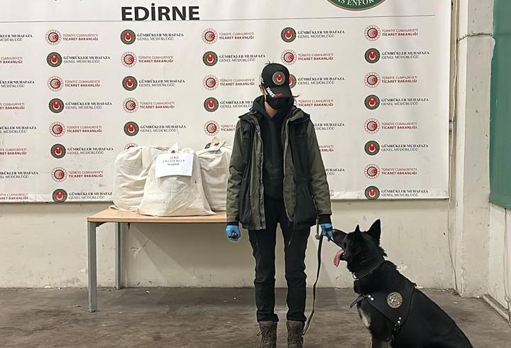  Kapıkule'de otomobilde 22 kilo esrar ele geçirildi