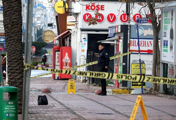 Şüpheli çantadan kişisel eşyalar çıktı