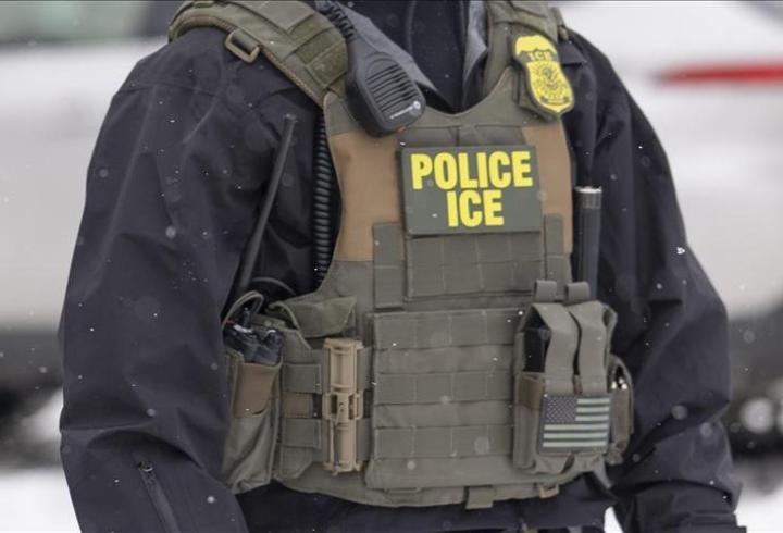 ABD'de ICE memurlarının üzerine doğru araç süren göçmen vurularak yaralandı