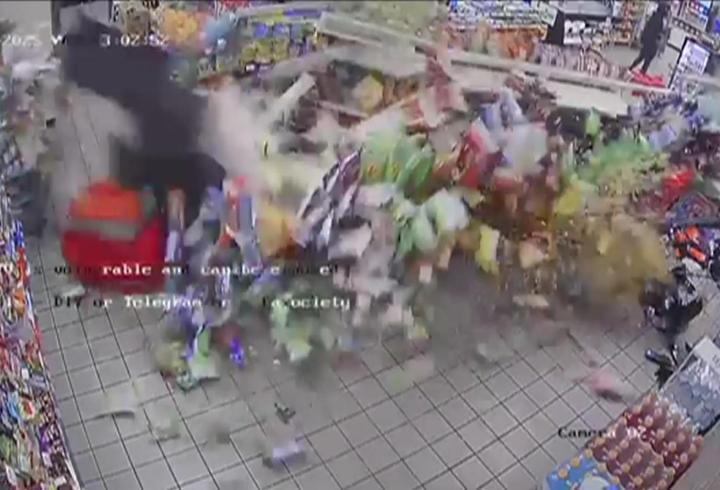 Bu bir patlama anı değil, SOYGUN görüntüsü! ABD’de film sahnelerini aratmayan hırsızlık! Akılalmaz yöntemle ATM'yi çaldılar...