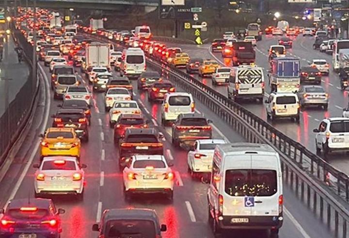 İstanbul'da trafik yoğunluğu yüzde 90'a çıktı