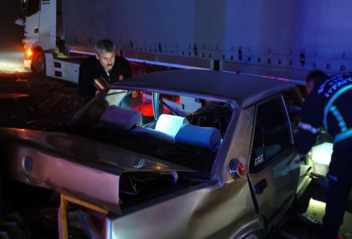 Otomobille TIR çarpıştı: 3 yaralı