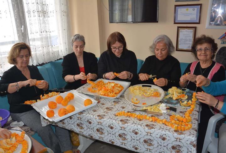 Turunçlar üniversite öğrencilerine burs oluyor
