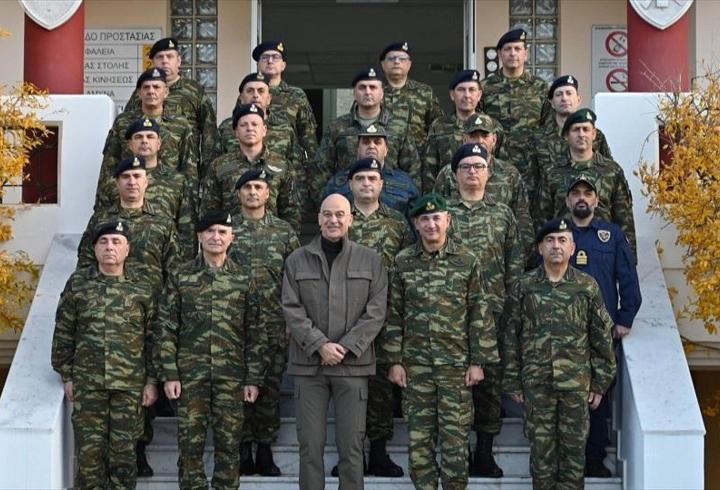 Yunan bakandan provokatif ziyaret! Türkiye kıyılarına yakın adada askeri inceleme