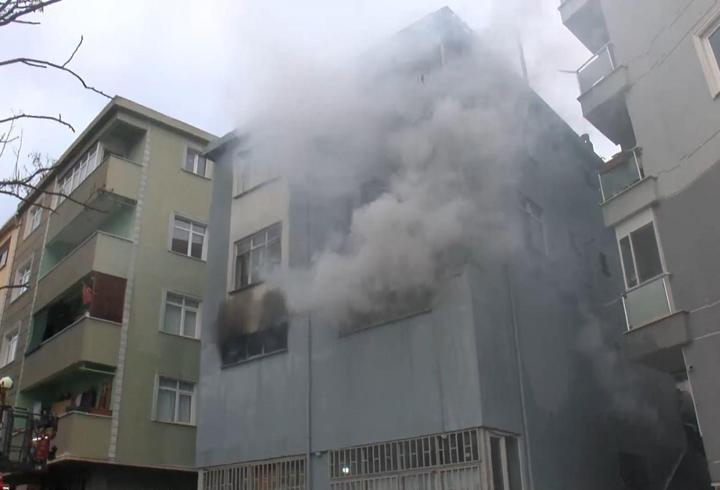 Çekmeköy'de 3 katlı binada yangın