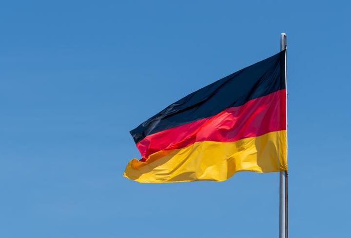 Berlin'de başörtülü kadına ırkçı saldırı