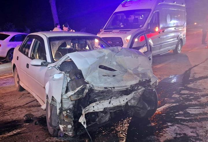 Sakarya'da iki otomobil çarpıştı; 6 yaralı