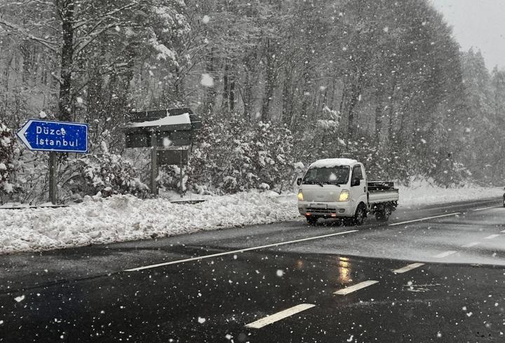 Bolu Dağı geçişinde yoğun kar yağışı
