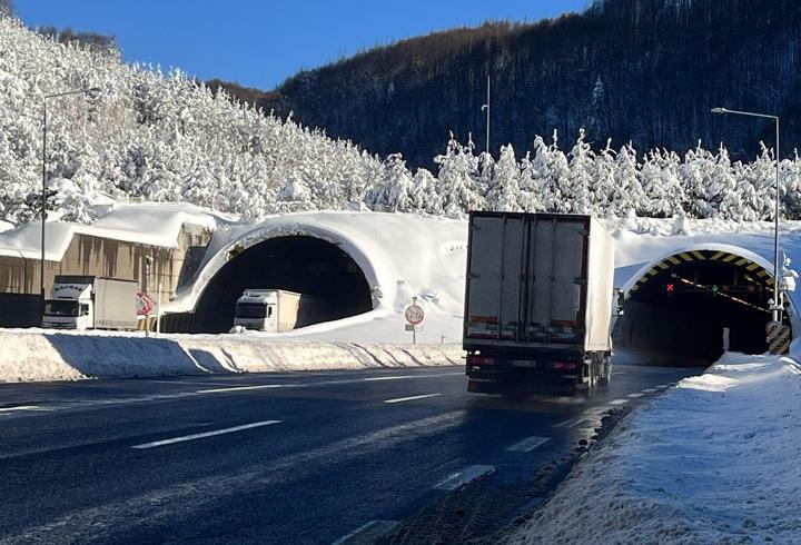 Bolu Dağı'nda kar kesildi, ulaşım normale döndü