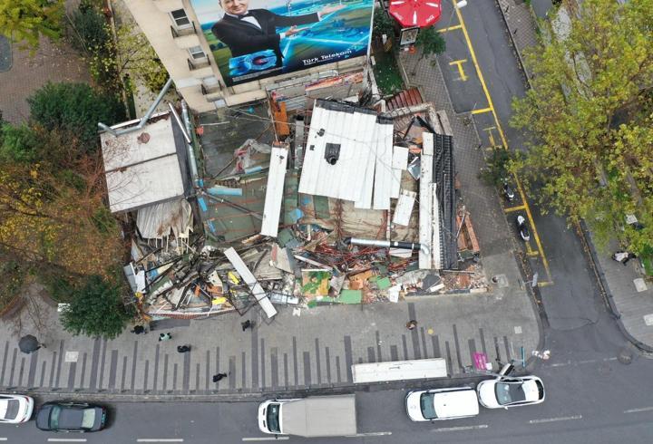 Şişli'de 25 kişinin zehirlendiği restoran yıkıldı