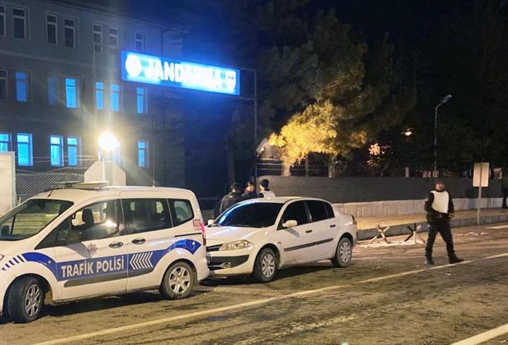 2 husumetlisini tabancayla yaraladı, jandarmaya teslim oldu