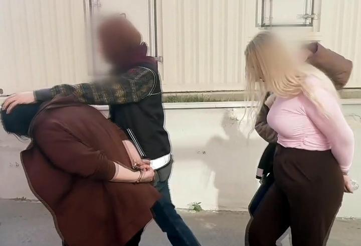 Evlerinde uyuşturucuyla yakalanan torbacılar tutuklandı