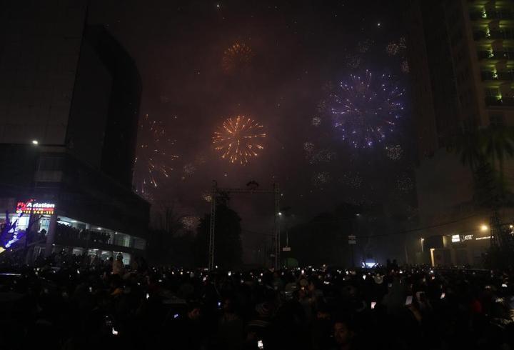 Pakistan'da yeni yıl kutlamalarında havaya ateş açıldı: 25 yaralı