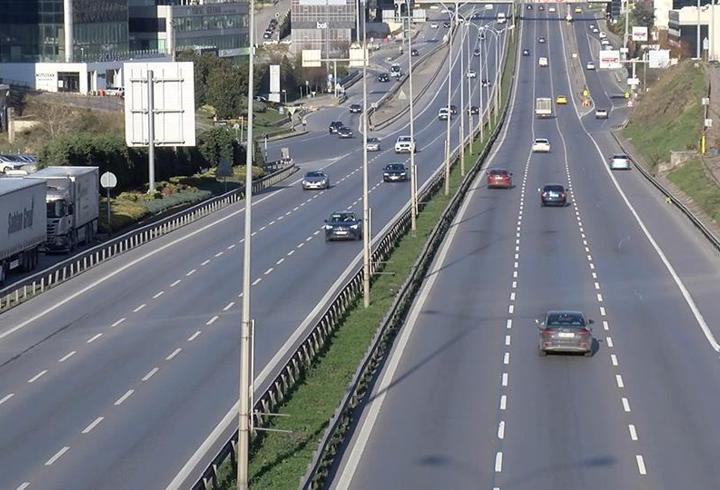 Yılın ilk günü İstanbul'da yollar boş kaldı