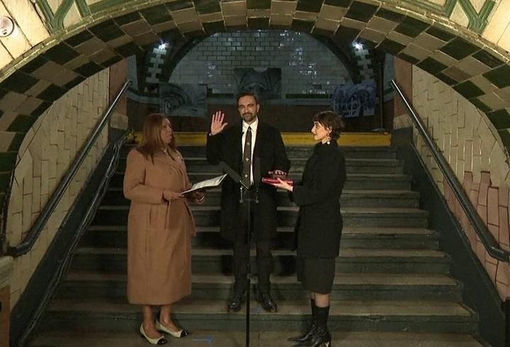 Mamdani Kur'an-ı Kerim'e el bastı, görevine başladı