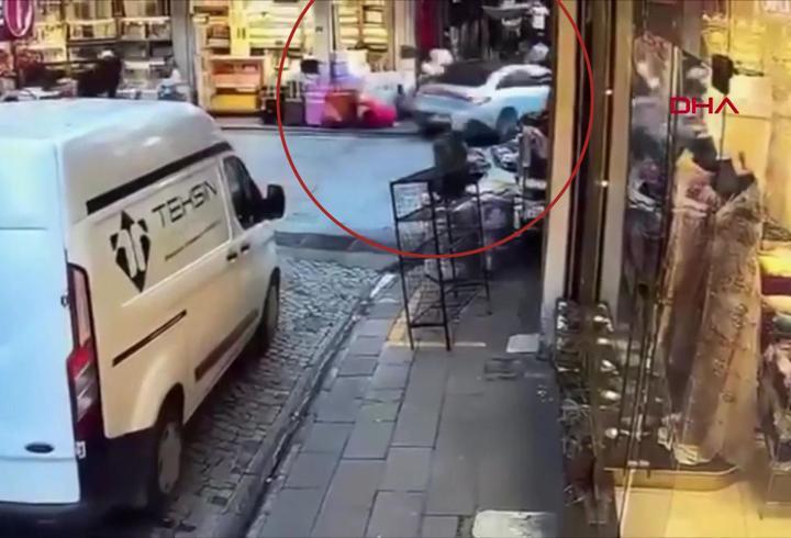 Kontrolden çıkan otomobil dükkana daldı: 4 yaralı