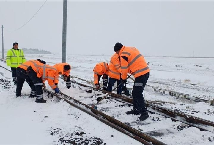 TCDD karla mücadelede seferber oldu: Taşımacılık kesintisiz sürüyor