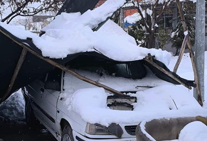 Gaziantep'te 12 iş yerinin çatısı kardan çöktü