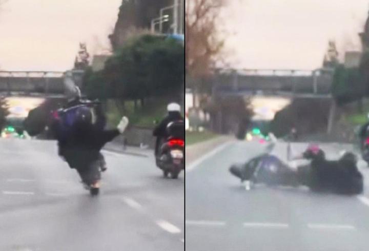 Motosikletlinin ön teker şovu kazaya neden oldu! Yola savruldu...