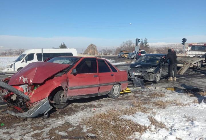 Nevşehir’de 2 otomobil çarpıştı: 5 yaralı