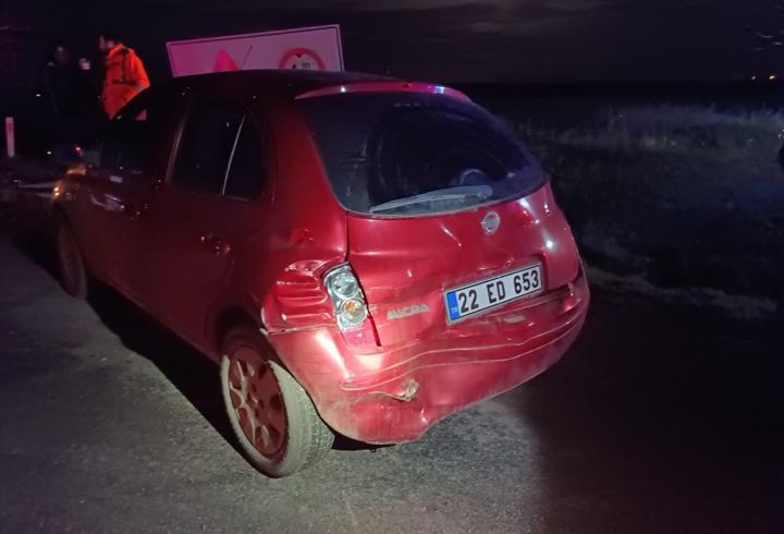 Edirne'de TIR'la çarpışan otomobilde 4 kişi yaralandı