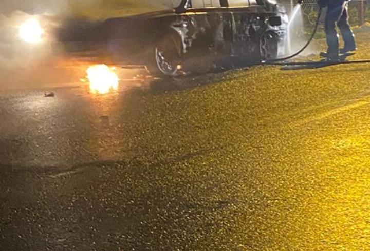 Manisa’da seyir halindeki otomobil alev aldı