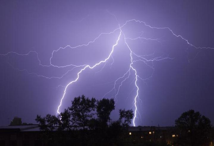Güney Afrika’da yıldırım düşmesi sonucu can pazarı: 2 ölü, 150 yaralı!