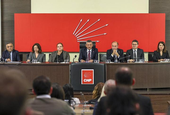 CHP'de toplantı trafiği