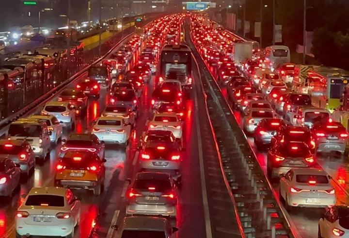 İstanbul'da trafik yoğunluğu yüzde 71'e çıktı