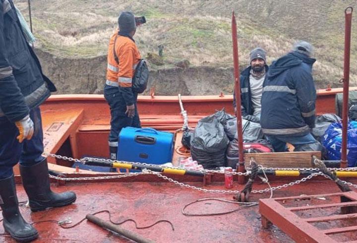 SON DAKİKA... Karadeniz'de sürüklenen Türk gemisi karaya oturdu