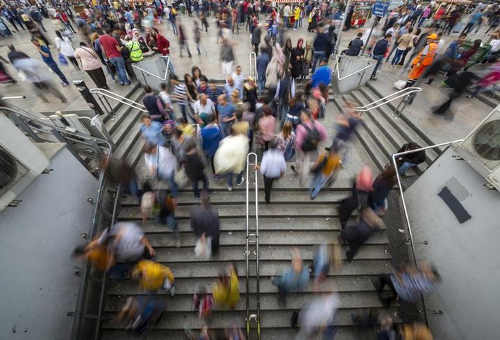 Evden çıkmayan işsiz gençler için yasa çıkarılacak