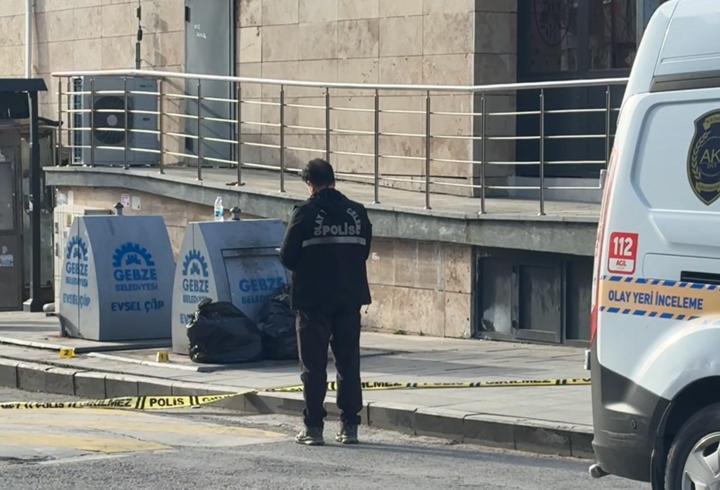 Gebze’de silahla araçtan açılan ateşte 2 kişi yaralandı