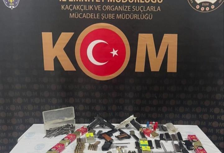 Silah kaçakçılığı operasyonunda baba ve oğluna gözaltı