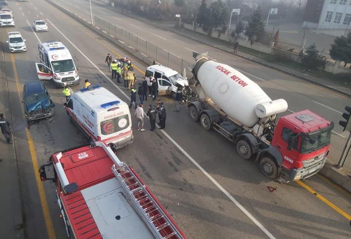 Ankara'da yoğun siste 2 kaza, 5 yaralı