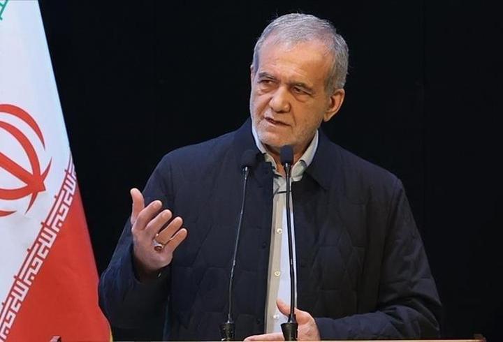 İran Cumhurbaşkanı Pezeşkiyan, sözünü kesen kişiyi Türkçe uyardı: "Birin dedin birini de işit"...