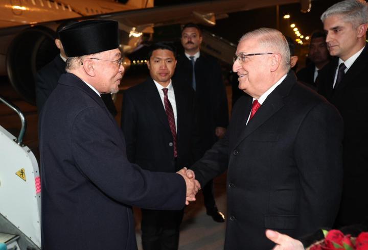 Bakan Güler, Malezya Başbakanı İbrahim'i karşıladı