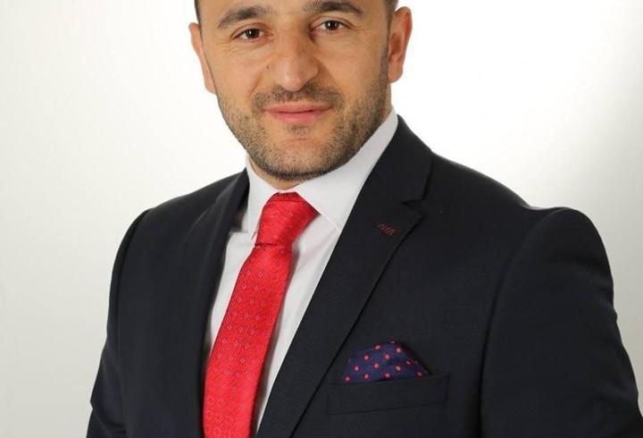 Eski belediye başkanı, bıçaklı saldırıda öldürüldü