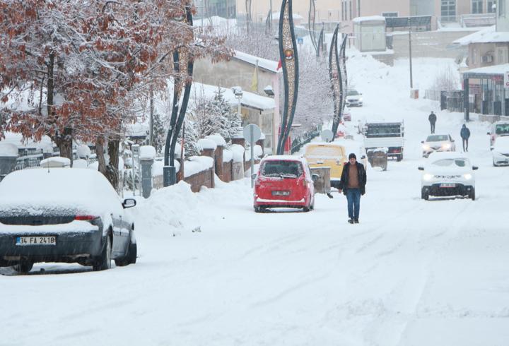 Karlıova'da yoğun kar yağışı