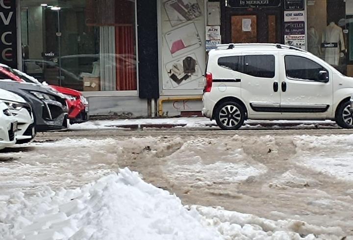 Bingöl'de kar nedeniyle eğitime yarım gün ara