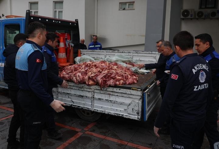 Mersin’de kamyonette 500 kilo bozuk et ele geçirildi