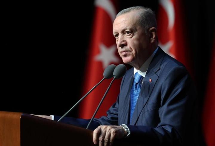 Cumhurbaşkanı Recep Tayyip Erdoğan, Lalahan'da düzenlenen Tayfun Blok-4 füzesini imzaladı, yeni hedefleri işaret etti.
1