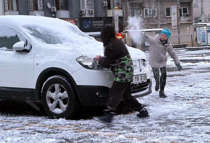 Tekirdağ'da kar yağışı etkili oluyor