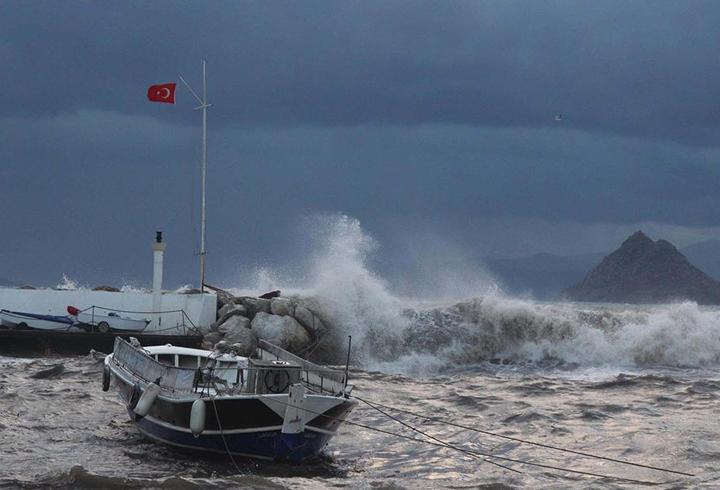 Bodrum’da feribot seferlerine fırtına engeli