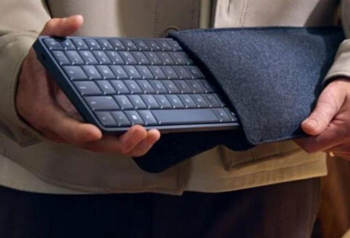 Klavyenin içine PC sığdırdı