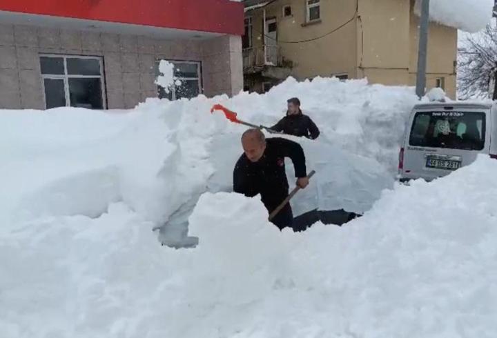 Ovacık’ta kar kalınlığı 1,5 metreye ulaştı